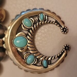 Women's choker necklace